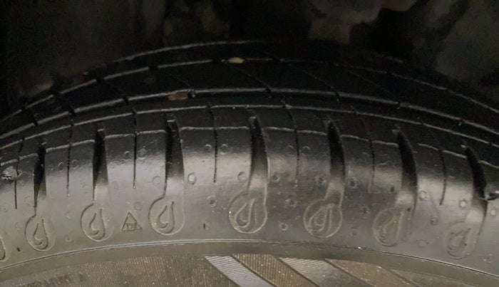 2021 Renault Kwid RXT 1.0 AMT (O), Petrol, Automatic, 13,706 km, Left Front Tyre Tread