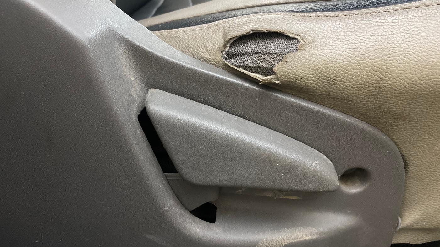 2015 Datsun Go Plus T, CNG, Manual, 84,113 km, Driver Side Adjustment Panel