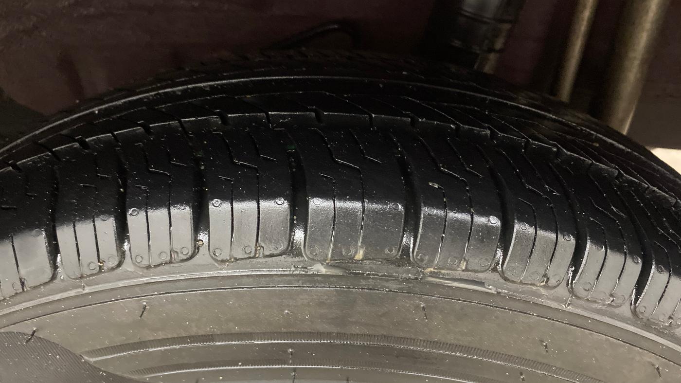 2015 Datsun Go Plus T, CNG, Manual, 84,113 km, Left Rear Tyre Tread