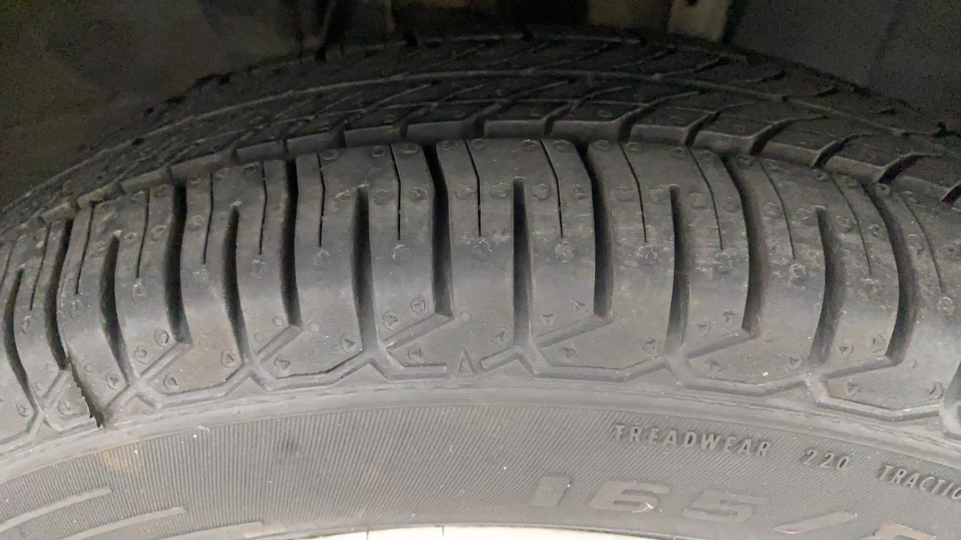 2019 Renault TRIBER RXT, Petrol, Manual, 50,993 km, Right Front Tyre Tread
