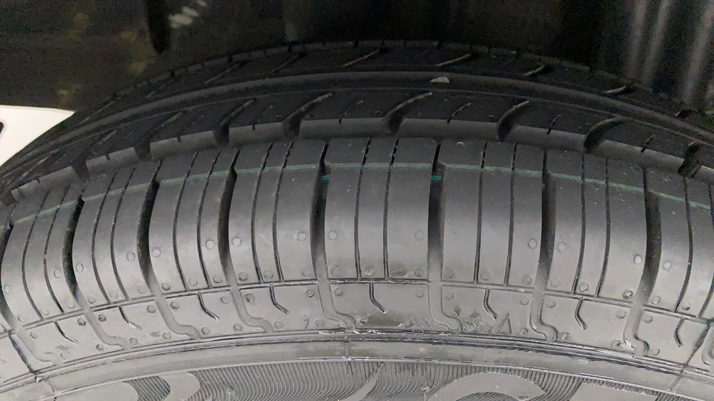 2019 Renault TRIBER RXT, Petrol, Manual, 50,993 km, Right Rear Tyre Tread