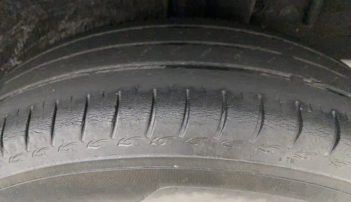 2019 Renault TRIBER RXT, Petrol, Manual, 50,993 km, Left Rear Tyre Tread