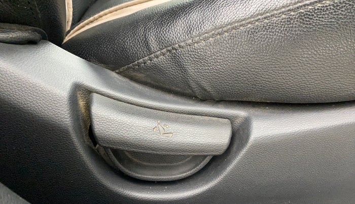 2016 Hyundai Grand i10 MAGNA 1.2 KAPPA VTVT, Petrol, Manual, 77,055 km, Driver Side Adjustment Panel