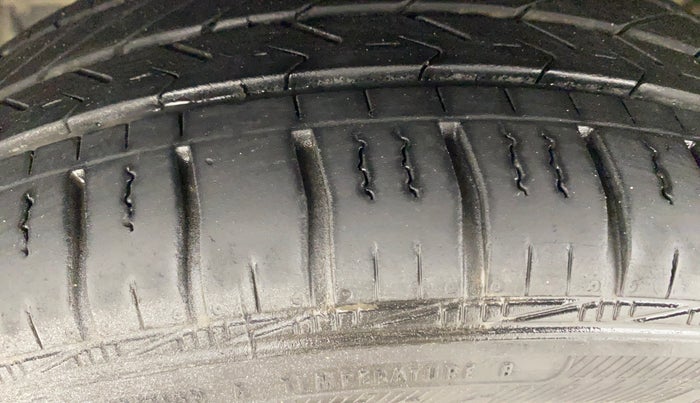 2016 Hyundai Grand i10 MAGNA 1.2 KAPPA VTVT, Petrol, Manual, 77,055 km, Left Front Tyre Tread