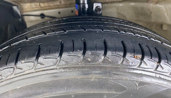 2020 Maruti Ciaz SIGMA 1.5 SHVS MT  PETROL, Petrol, Manual, 57,300 km, Left Front Tyre Tread