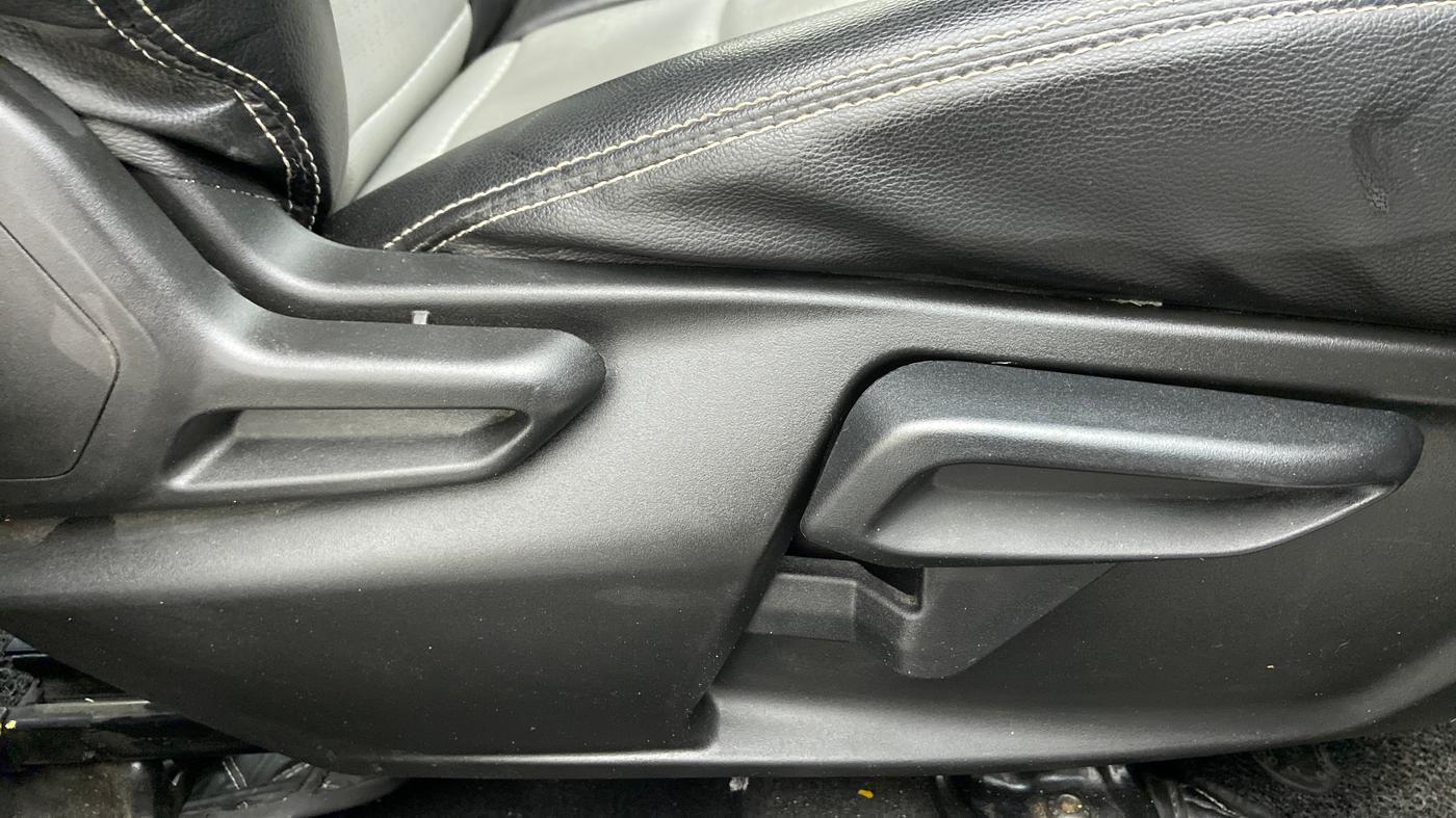 2021 Tata Tiago XZ 1.2 REVOTRON, Petrol, Manual, 16,789 km, Driver Side Adjustment Panel