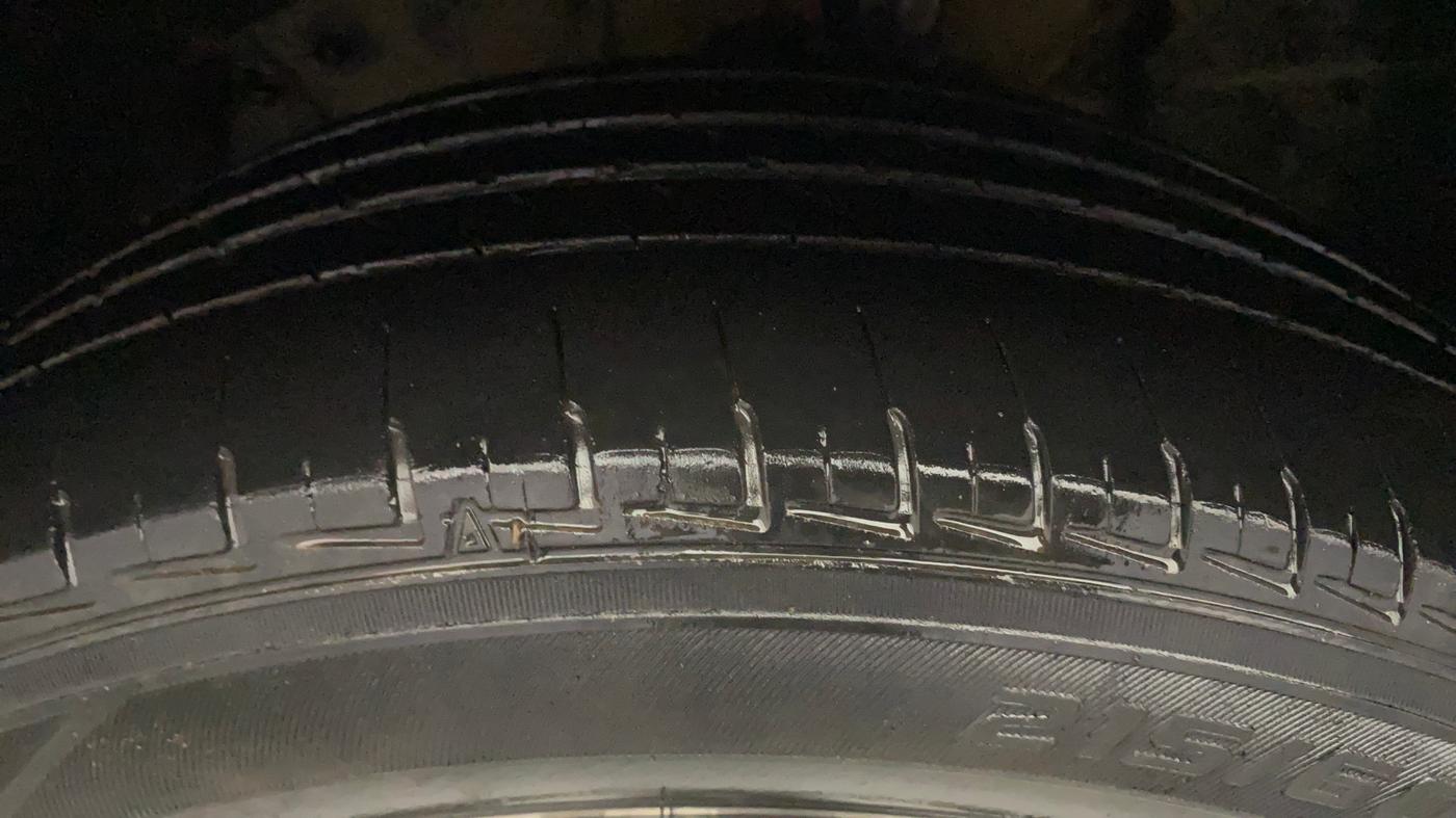 2019 Nissan Kicks XL DIESEL, Diesel, Manual, 1,01,126 km, Left Front Tyre Tread