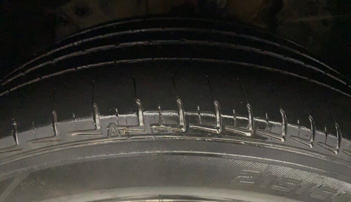 2019 Nissan Kicks XL DIESEL, Diesel, Manual, 1,01,126 km, Left Front Tyre Tread