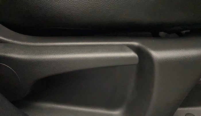 2019 Nissan Kicks XL DIESEL, Diesel, Manual, 1,01,126 km, Driver Side Adjustment Panel