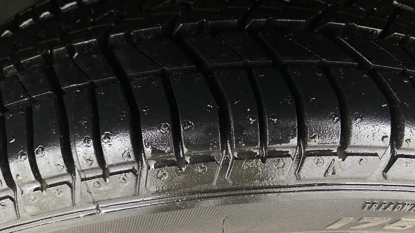2018 Tata TIAGO NRG PETROL, Petrol, Manual, 1,17,010 km, Left Front Tyre Tread