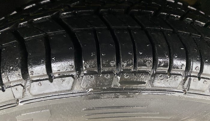 2018 Tata TIAGO NRG PETROL, Petrol, Manual, 1,17,010 km, Right Front Tyre Tread