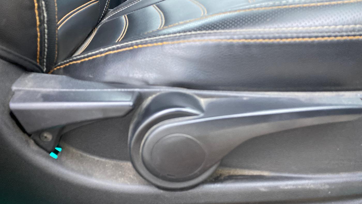2018 Tata TIAGO NRG PETROL, Petrol, Manual, 1,17,010 km, Driver Side Adjustment Panel