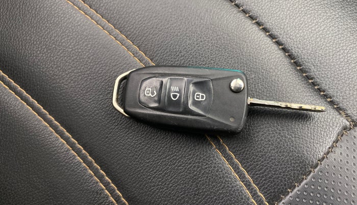 2018 Tata TIAGO NRG PETROL, Petrol, Manual, 1,17,010 km, Key Close Up