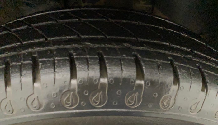 2020 Renault Kwid RXT 1.0 AMT (O), Petrol, Automatic, 26,167 km, Left Rear Tyre Tread