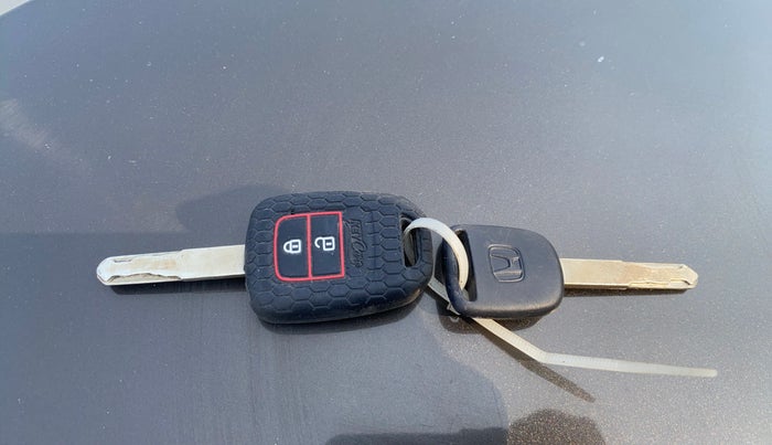 2017 Honda WR-V 1.2L I-VTEC VX MT, Petrol, Manual, 91,358 km, Key Close Up