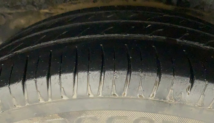 2011 Hyundai i10 MAGNA 1.2, Petrol, Manual, 74,237 km, Right Rear Tyre Tread