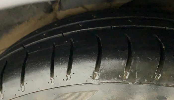 2011 Hyundai i10 MAGNA 1.2, Petrol, Manual, 74,237 km, Left Rear Tyre Tread
