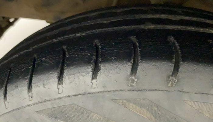 2011 Hyundai i10 MAGNA 1.2, Petrol, Manual, 74,237 km, Left Front Tyre Tread