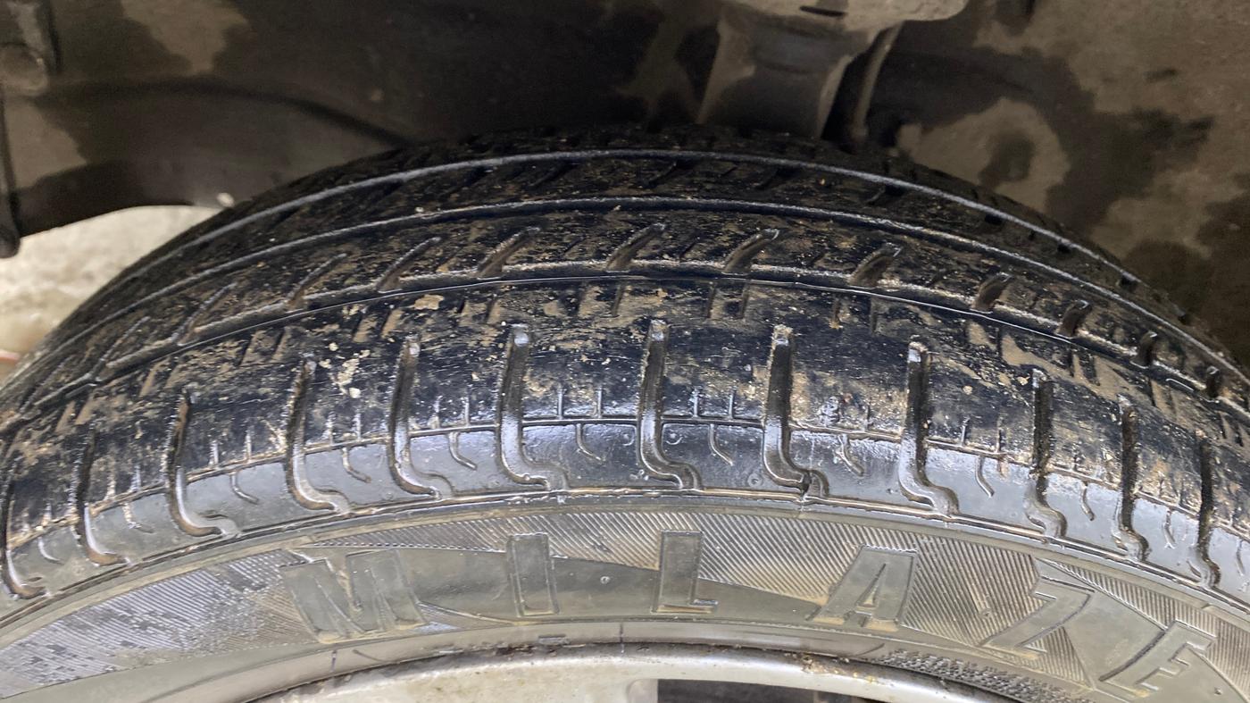 2017 Maruti Wagon R 1.0 VXI+ AMT, Petrol, Automatic, 23,569 km, Left Front Tyre Tread