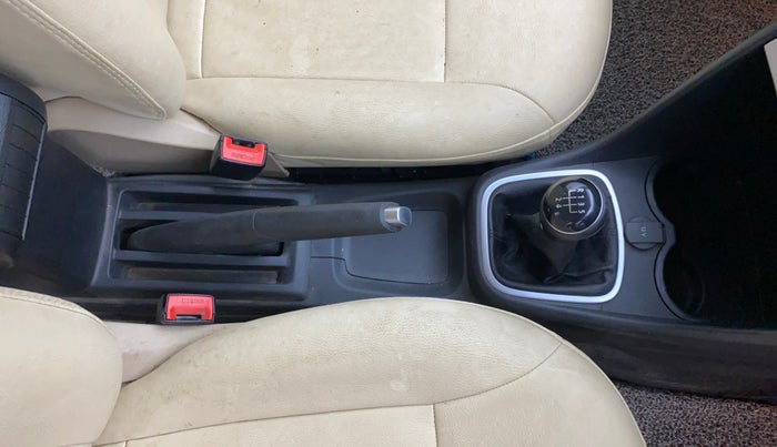 2016 Volkswagen Ameo HIGHLINE1.2L, Petrol, Manual, 64,064 km, Gear Lever