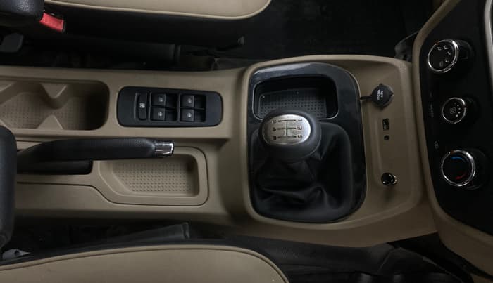 2018 Mahindra TUV300 T10 DUAL TONE, Diesel, Manual, 1,14,191 km, Gear Lever
