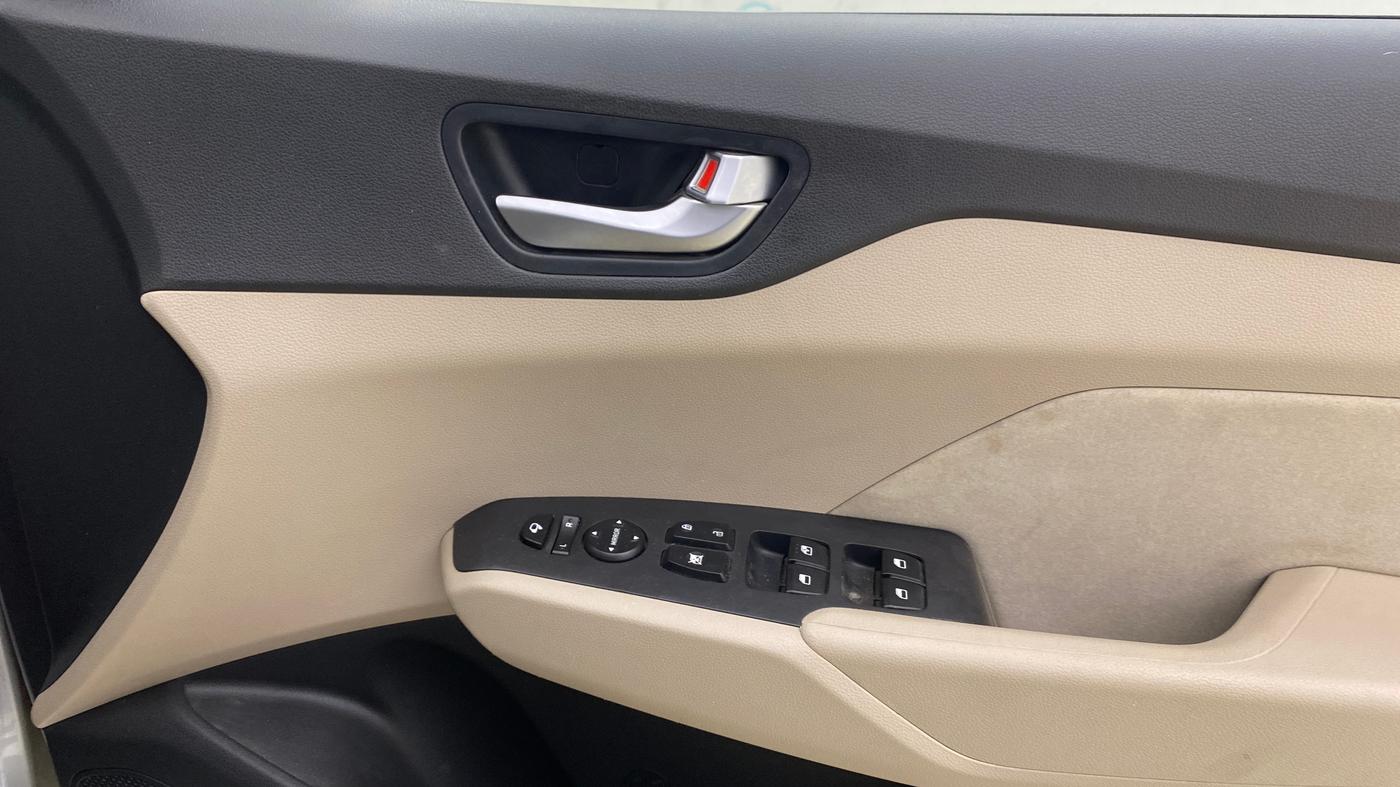 2019 Hyundai Verna 1.6 VTVT SX + AT, Petrol, Automatic, 47,759 km, Driver Side Door Panels Control