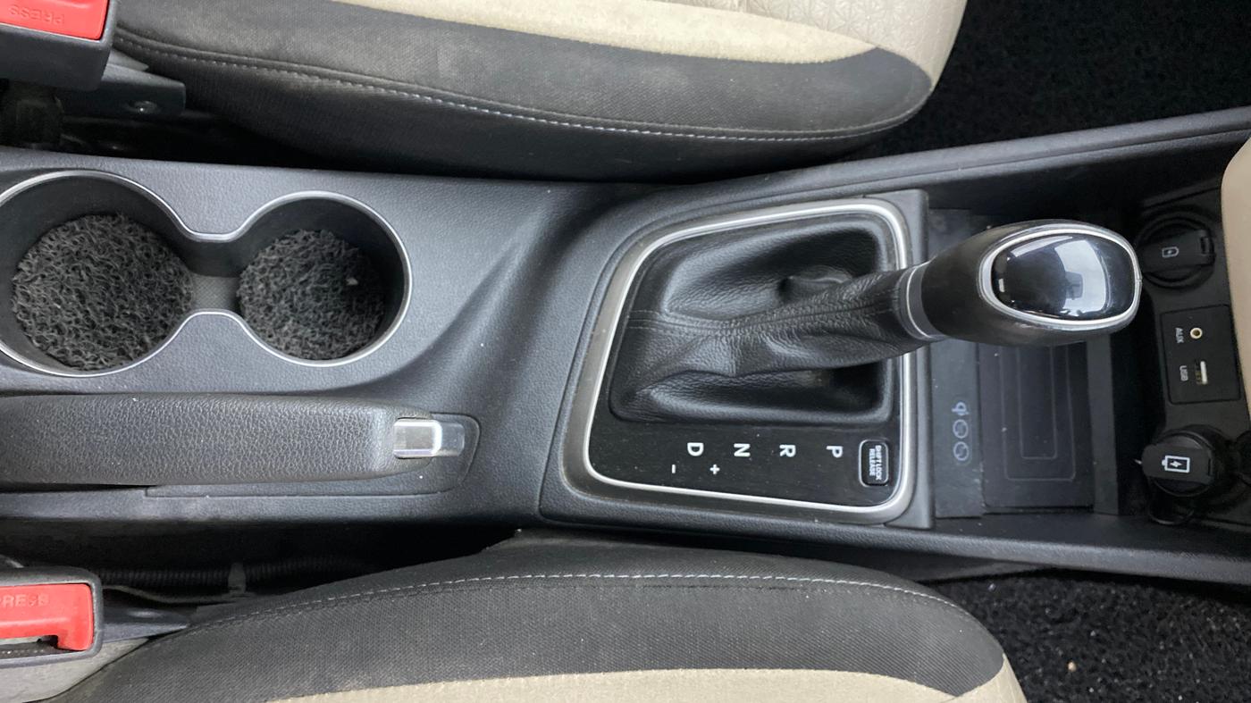 2019 Hyundai Verna 1.6 VTVT SX + AT, Petrol, Automatic, 47,759 km, Gear Lever