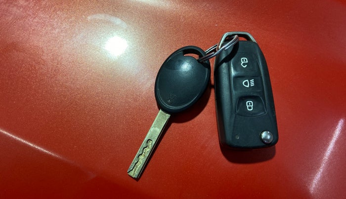 2021 Tata NEXON XMA SUNROOF PETROL, Petrol, Automatic, 87,909 km, Key Close Up