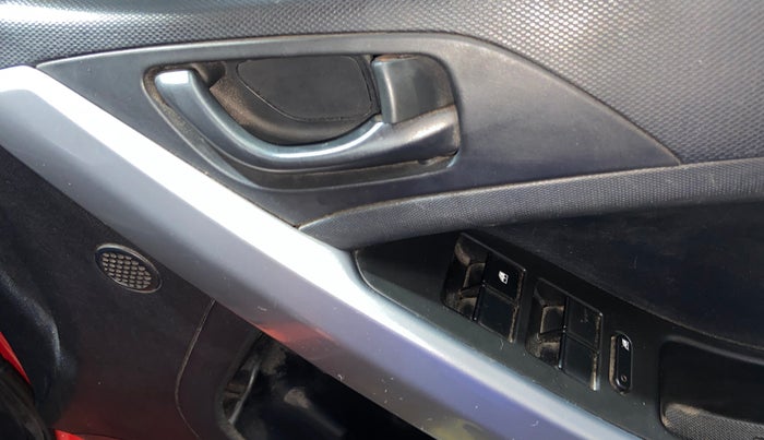 2021 Tata NEXON XMA SUNROOF PETROL, Petrol, Automatic, 87,909 km, Driver Side Door Panels Control