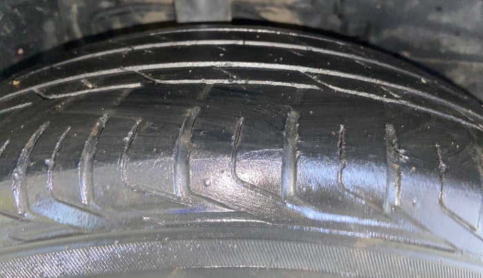 2021 Tata NEXON XMA SUNROOF PETROL, Petrol, Automatic, 87,909 km, Right Front Tyre Tread