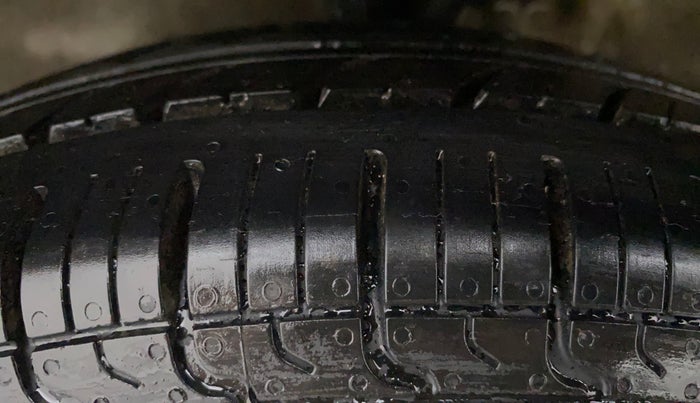 2017 Maruti Alto 800 LXI, Petrol, Manual, 61,922 km, Left Front Tyre Tread