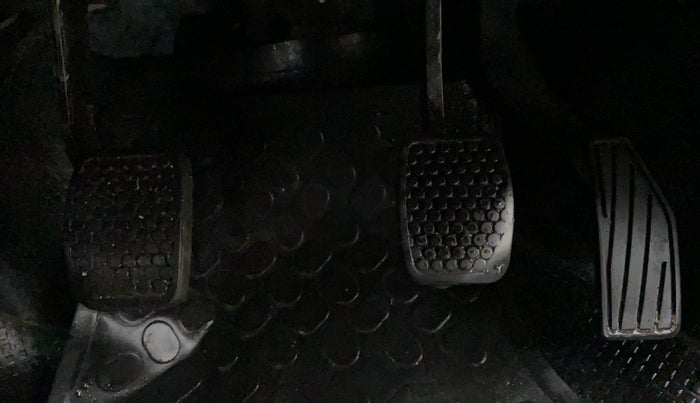 2017 Maruti Alto 800 LXI, Petrol, Manual, 61,922 km, Pedals