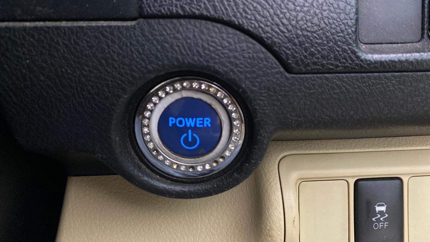 2016 Toyota Camry HYBRID, Hybrid, Automatic, 1,00,696 km, Keyless Start/ Stop Button