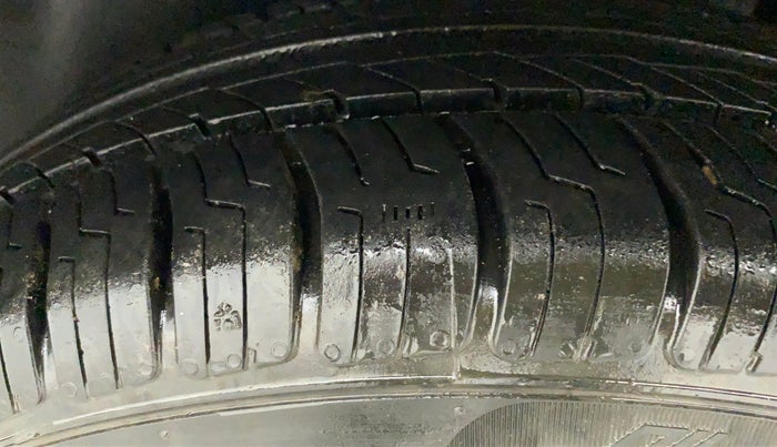 2015 Maruti Ciaz VXI, Petrol, Manual, 85,944 km, Left Rear Tyre Tread