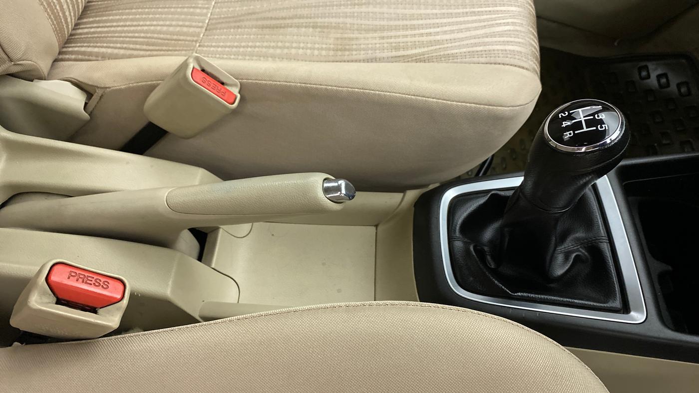 2017 Maruti Dzire VXI, Petrol, Manual, 38,584 km, Gear Lever