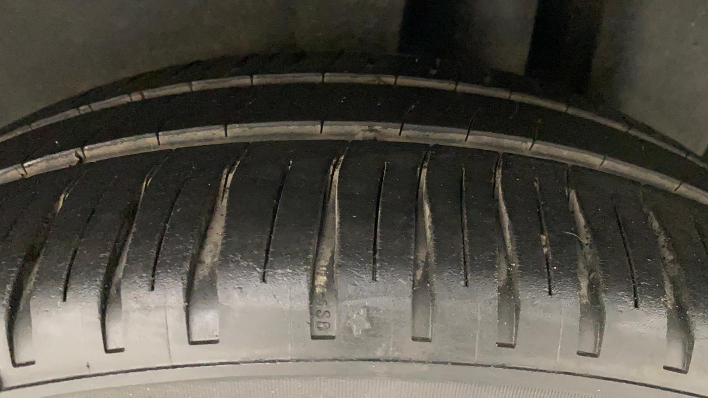 2019 Maruti Ciaz DELTA 1.5 SHVS MT PETROL, Petrol, Manual, 37,707 km, Left Rear Tyre Tread