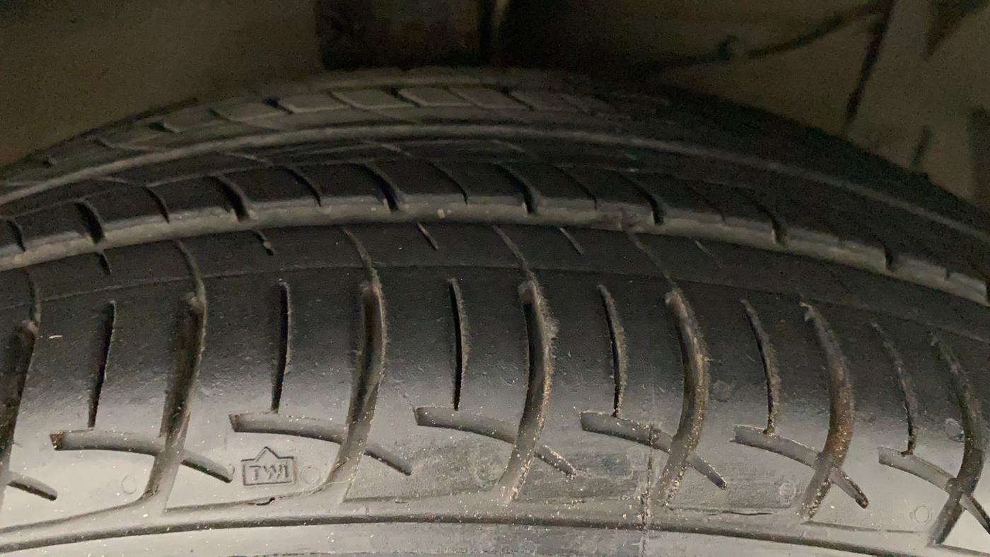 2019 Maruti Ciaz DELTA 1.5 SHVS MT PETROL, Petrol, Manual, 37,707 km, Right Front Tyre Tread