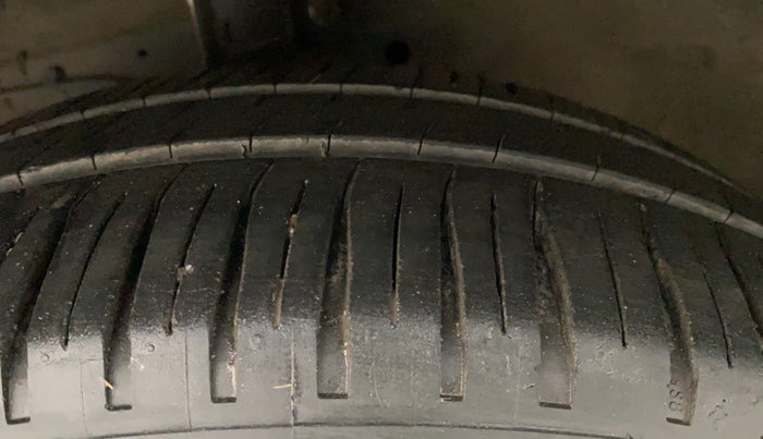 2019 Maruti Ciaz DELTA 1.5 SHVS MT PETROL, Petrol, Manual, 37,707 km, Left Front Tyre Tread