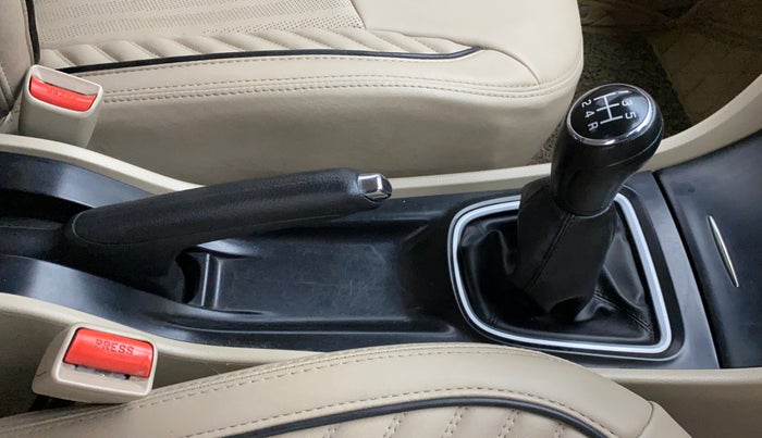 2019 Maruti Ciaz DELTA 1.5 SHVS MT PETROL, Petrol, Manual, 37,707 km, Gear Lever