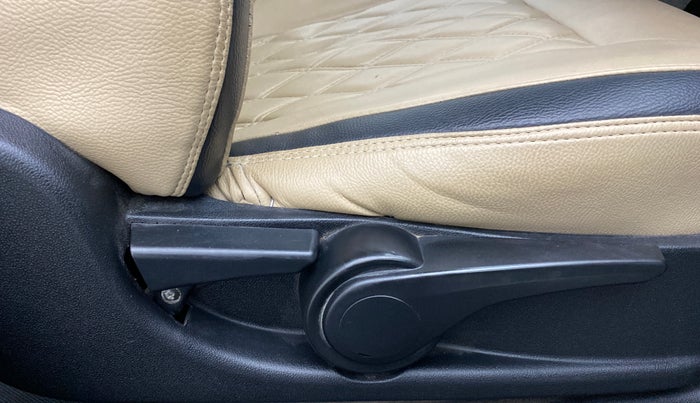 2016 Tata Tiago XZ 1.2 REVOTRON, Petrol, Manual, 65,072 km, Driver Side Adjustment Panel