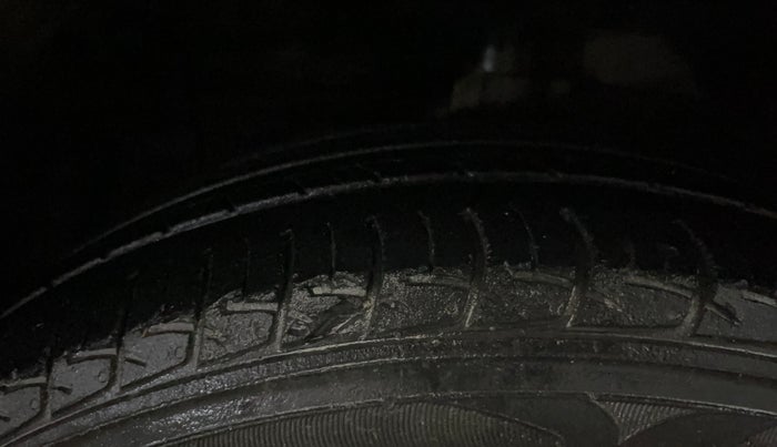 2016 Maruti Ciaz VXI+, Petrol, Manual, 65,720 km, Left Front Tyre Tread