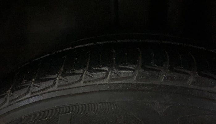 2016 Maruti Ciaz VXI+, Petrol, Manual, 65,720 km, Left Rear Tyre Tread