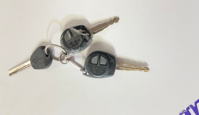 2016 Maruti Ciaz VXI+, Petrol, Manual, 65,720 km, Key Close Up