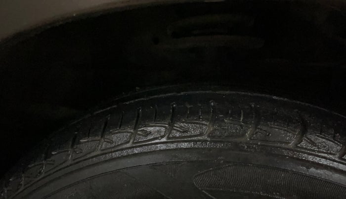 2016 Maruti Ciaz VXI+, Petrol, Manual, 65,720 km, Right Front Tyre Tread