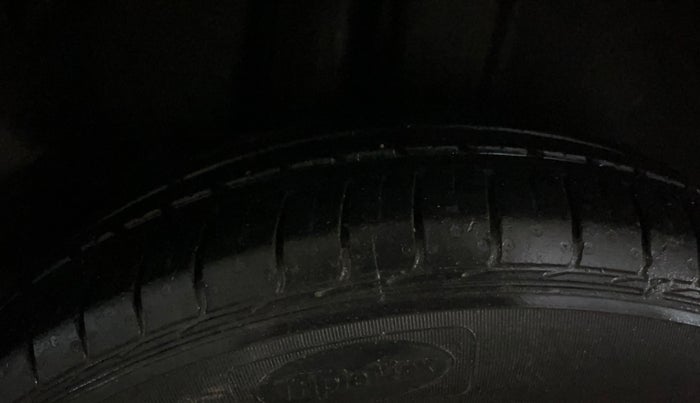 2016 Maruti Ciaz VXI+, Petrol, Manual, 65,720 km, Right Rear Tyre Tread