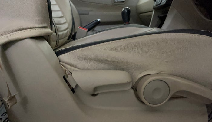 2016 Maruti Ciaz VXI+, Petrol, Manual, 65,720 km, Driver Side Adjustment Panel