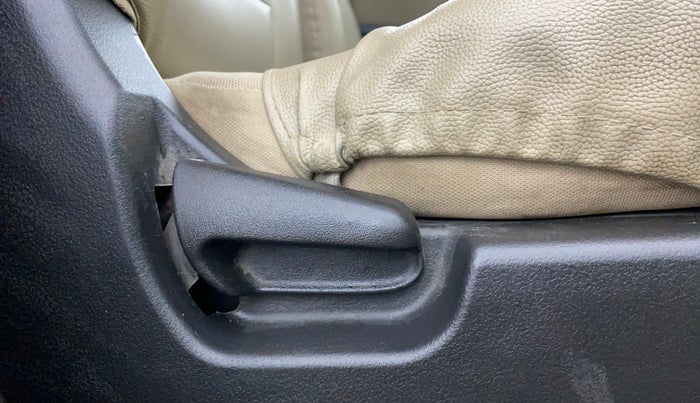 2018 Maruti Wagon R 1.0 LXI CNG, CNG, Manual, 1,10,864 km, Driver Side Adjustment Panel