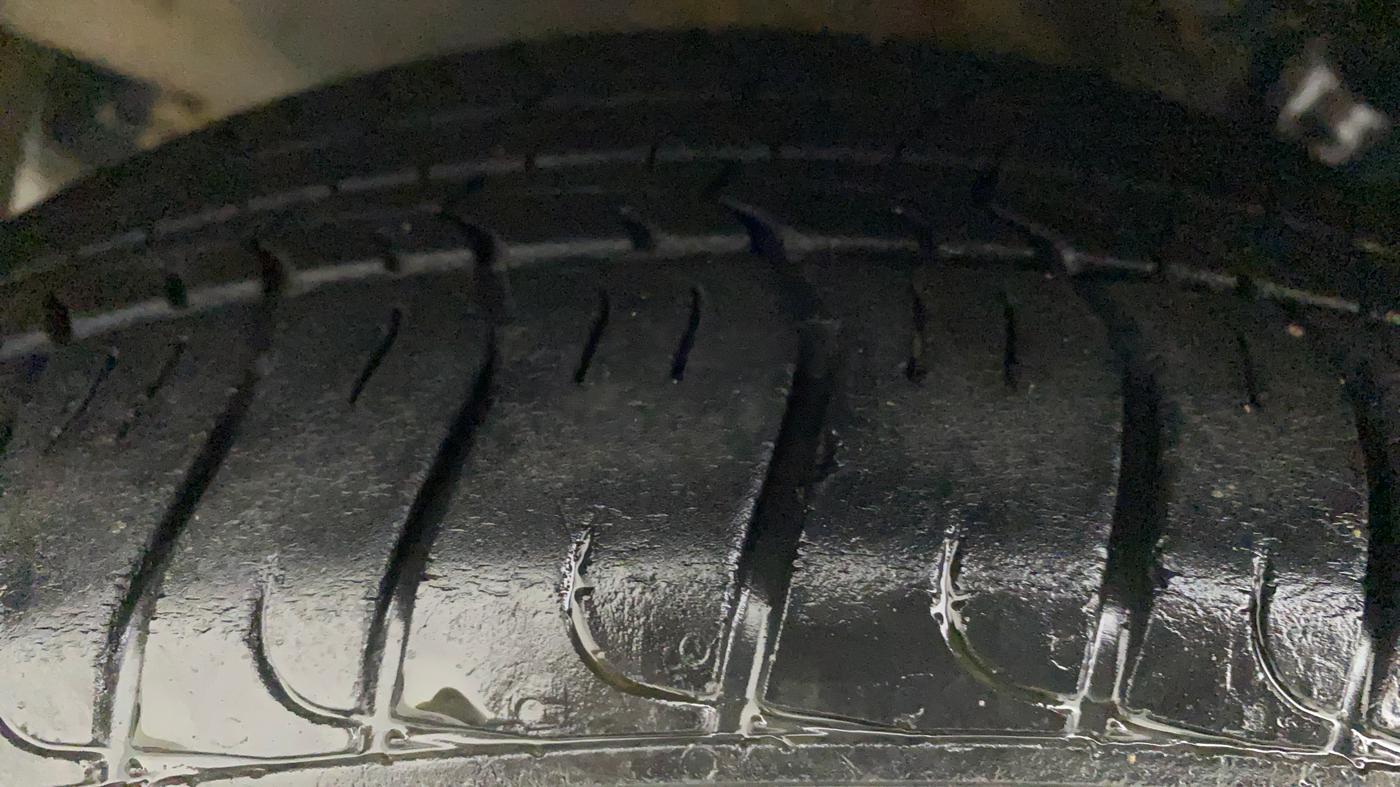 2017 Hyundai New Elantra 2.0 SX(O) AT PETROL, Petrol, Automatic, 1,13,960 km, Left Front Tyre Tread