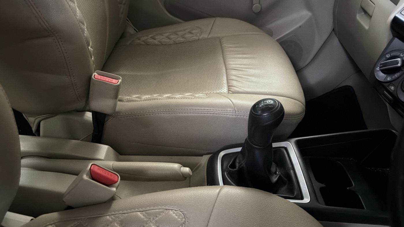 2020 Maruti Dzire LXI, CNG, Manual, 24,446 km, Gear Lever