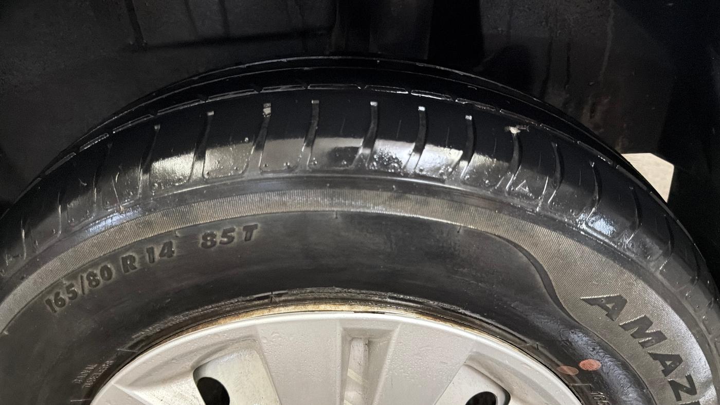 2020 Maruti Dzire LXI, CNG, Manual, 24,446 km, Left Rear Tyre Tread